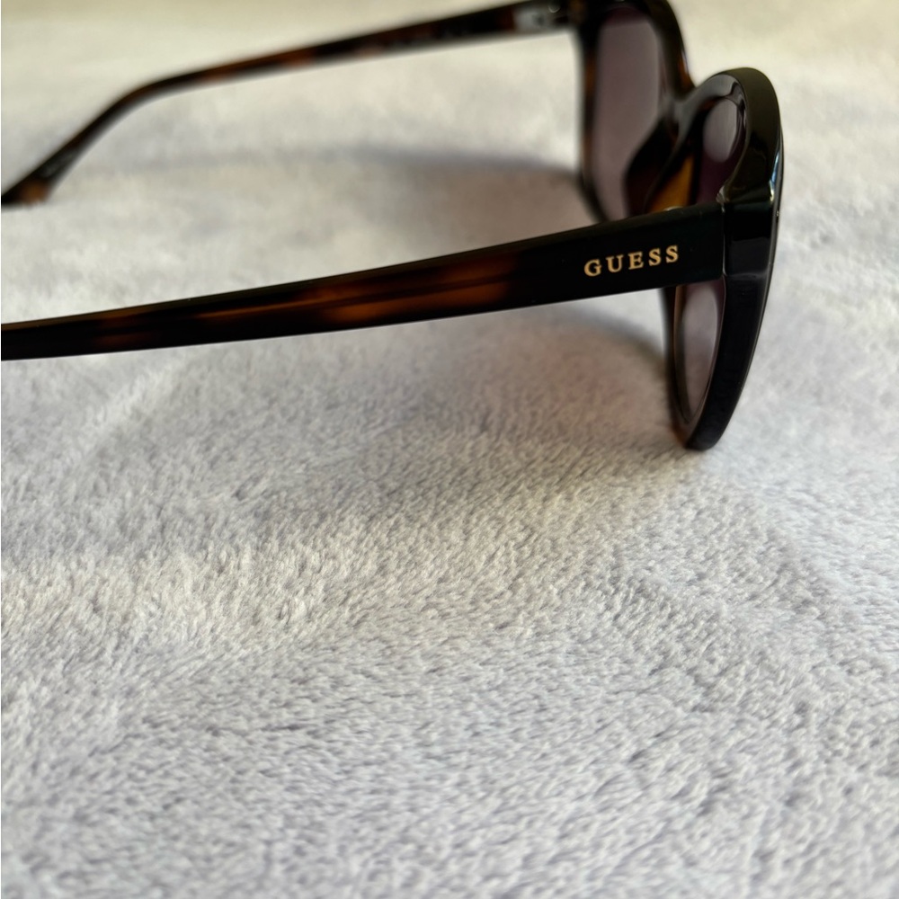 Guess Brown Tortoiseshell Sunglasses Classic Style